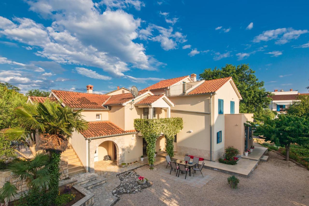 Apartman Ivona Na 1. Katu Malinska Exterior foto