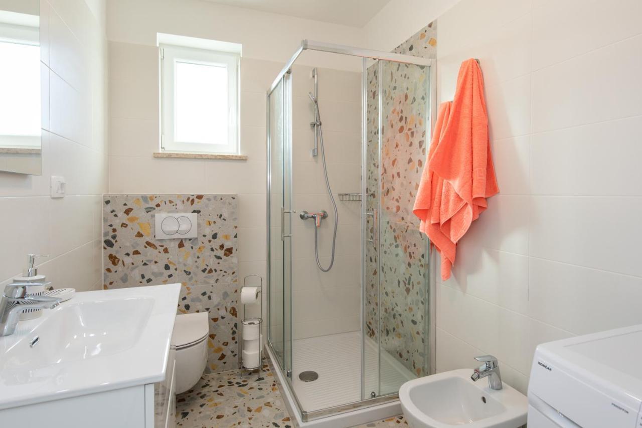 Apartman Ivona Na 1. Katu Malinska Exterior foto