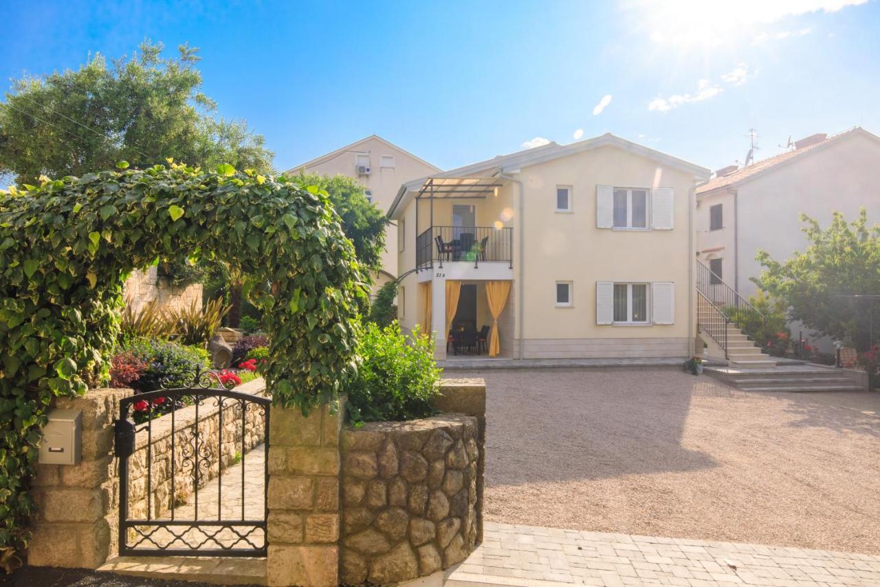 Apartman Ivona Na 1. Katu Malinska Exterior foto