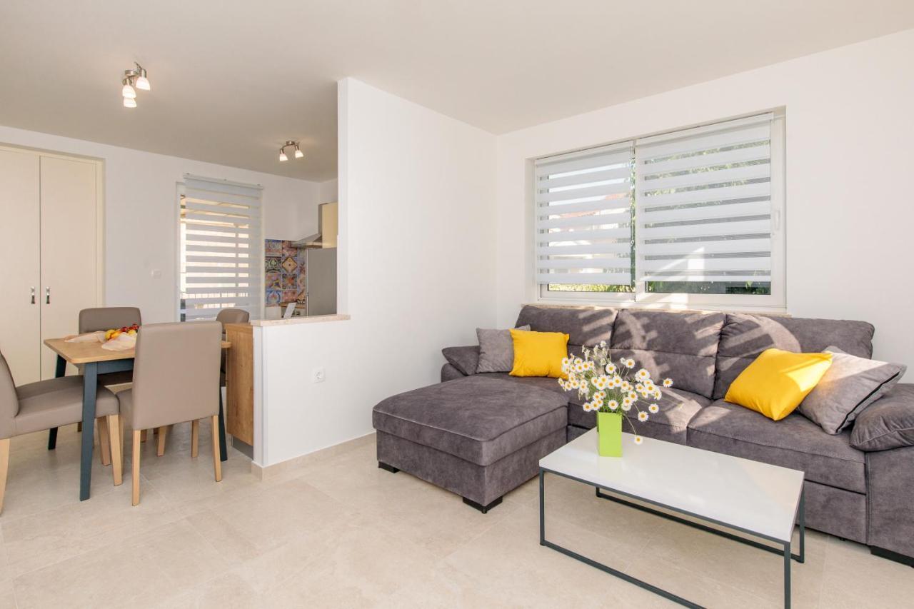 Apartman Ivona Na 1. Katu Malinska Exterior foto